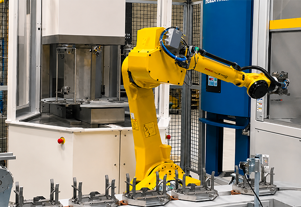 Machine de nettoyage de pièce "MécanoFAST" intégrée en îlot robotisé sur une ligne de production