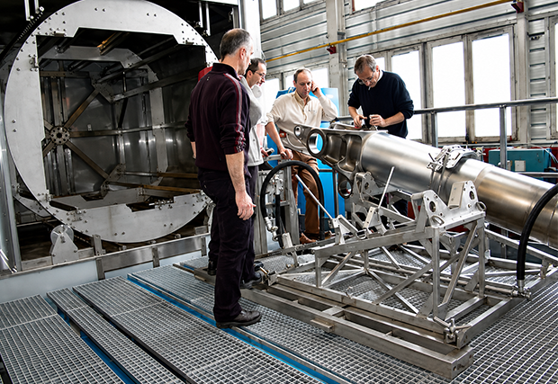 Laveuse de pièces industrielles avec grande chambre de travail pour le secteur Aéronautique