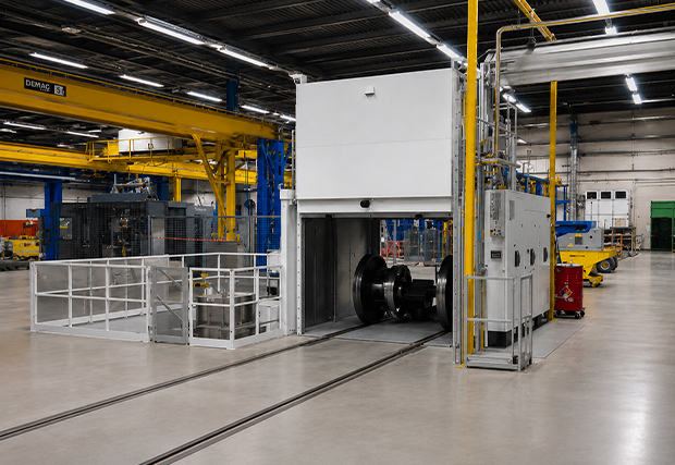 Machine de lavage de pièce pour des essieux ferroviaires installée chez un client