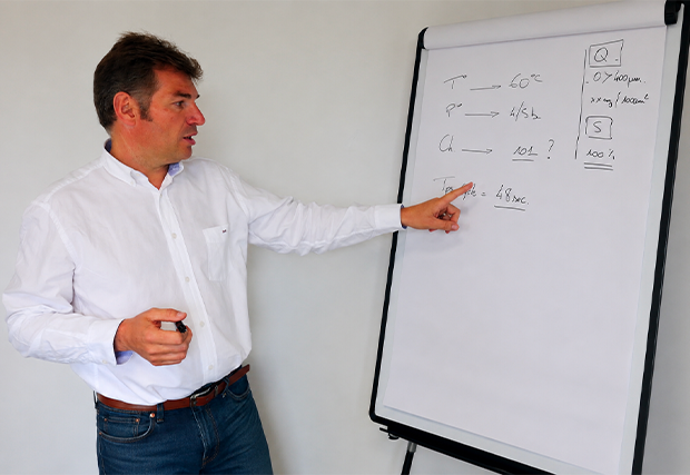 Matthieu Vallois pendant une réunion d'accompagnement pour définir les besoins des clients